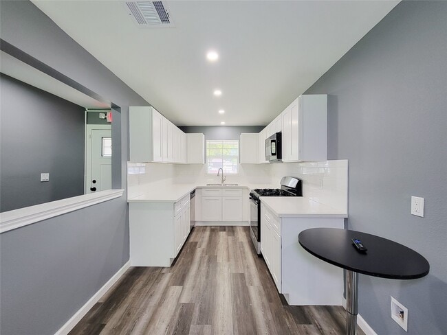 Foto del edificio - 6327 Mardale Dr