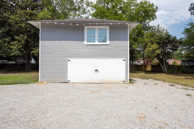 Building Photo - 20 Marion Ave