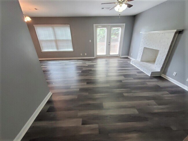 Foto del edificio - Nicely Renovated 3BR/3.5BA Townhouse in Na...