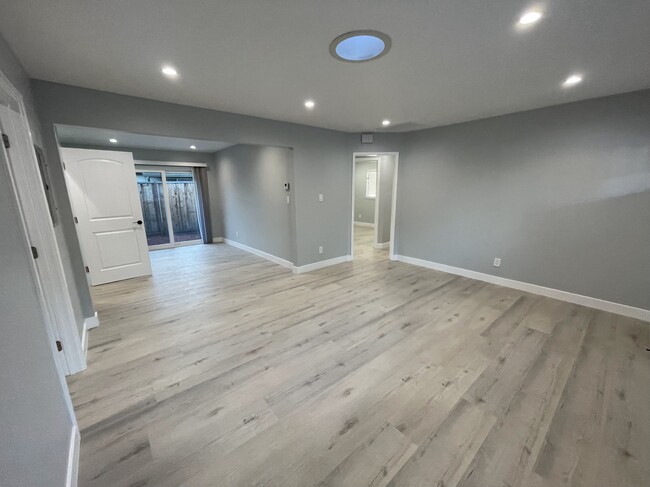 Living Room - 686 San Luisito Way