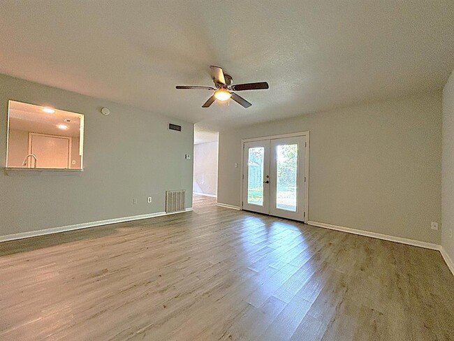 Building Photo - 408 Bowie St