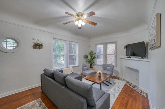 Foto del edificio - Spacious 2 Bedroom Apartment in Monte Vista Near Downtown San Antonio