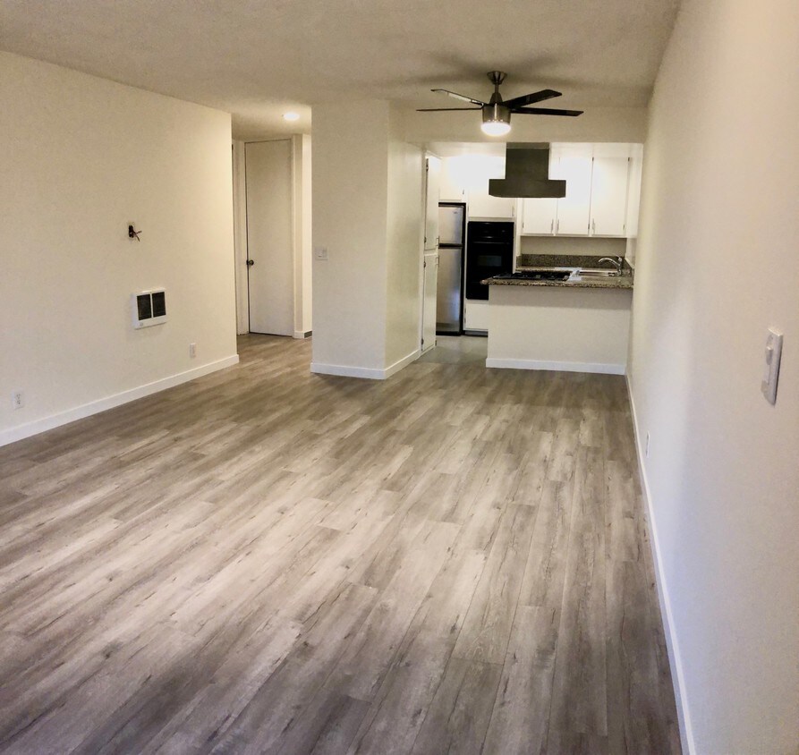 Primary Photo - 1617 N Poinsettia Pl
