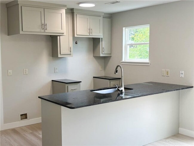 Building Photo - 8 Jonquilla Way