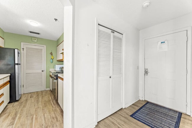 Foto del edificio - 8730 Thomas Dr