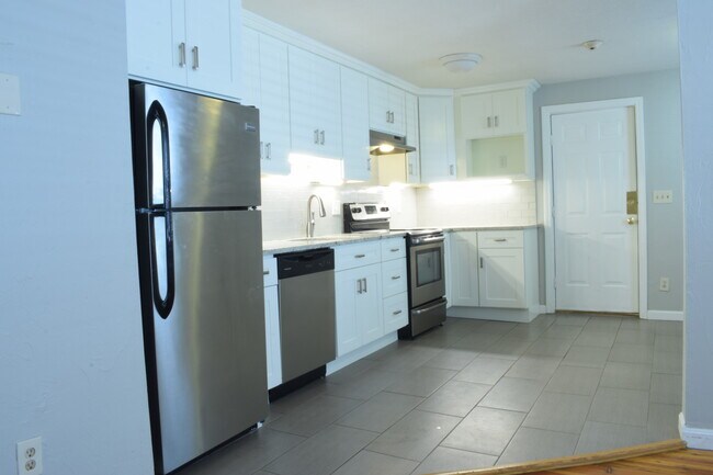 Building Photo - 28 Yeamans St