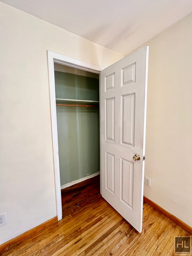 Foto del edificio - 2 Bedroom 1 Bath in 3 Bedroom 2 Bath (Apar...