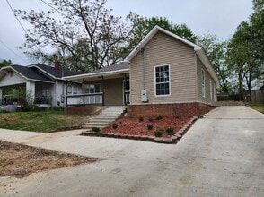 Building Photo - 641 Warner Ave