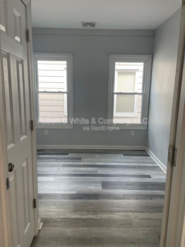 Foto del edificio - 689 Winchester Ave