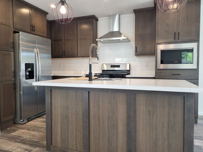 Foto del edificio - 1116 Candlewood Rd