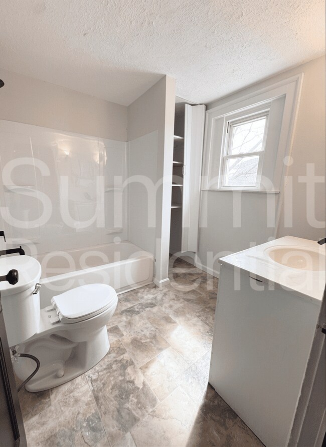 Foto del edificio - 4 Bedroom House for Rent