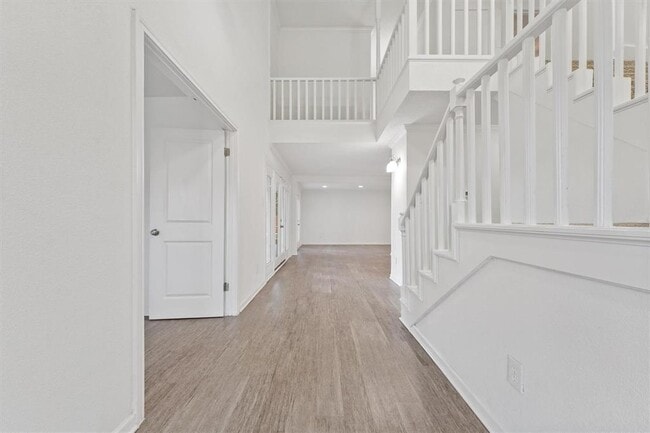 Building Photo - 12811 Shady Knoll Ln