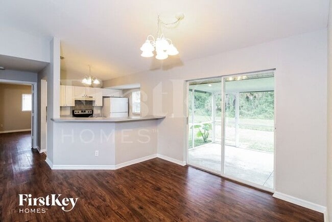 Building Photo - 2477 Alesio Ave