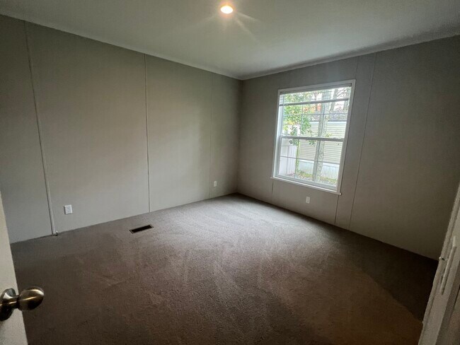 Foto del edificio - 2407 8 Mile Rd
