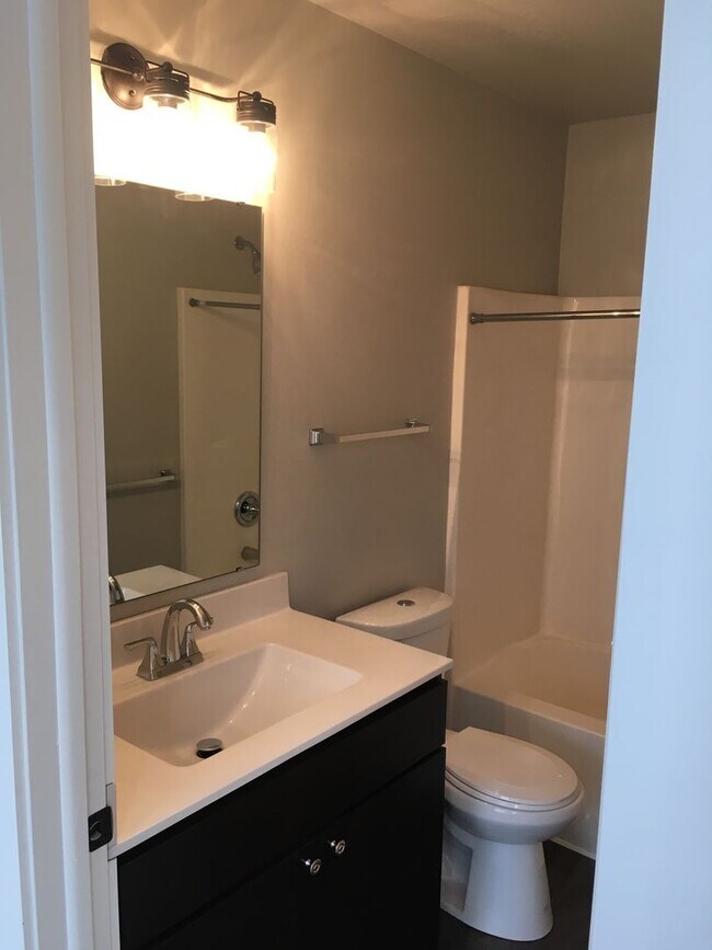 Building Photo - 238 N George St