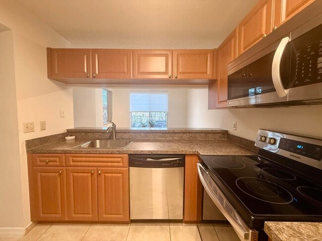 Foto del edificio - 15105 Glenmoor Dr