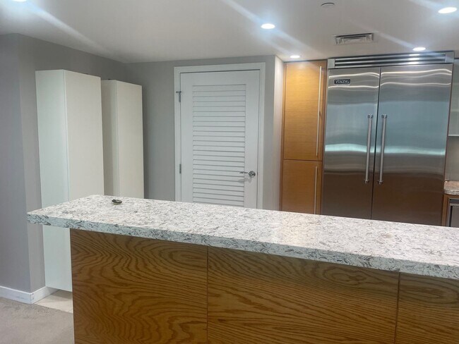 Foto del edificio - Luxurious 3-bed with 2-bath Condo - Heart ...