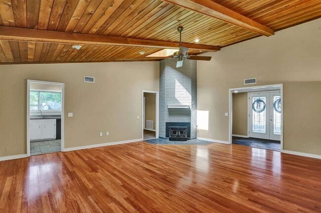 Building Photo - 1011 Mcdale Ln