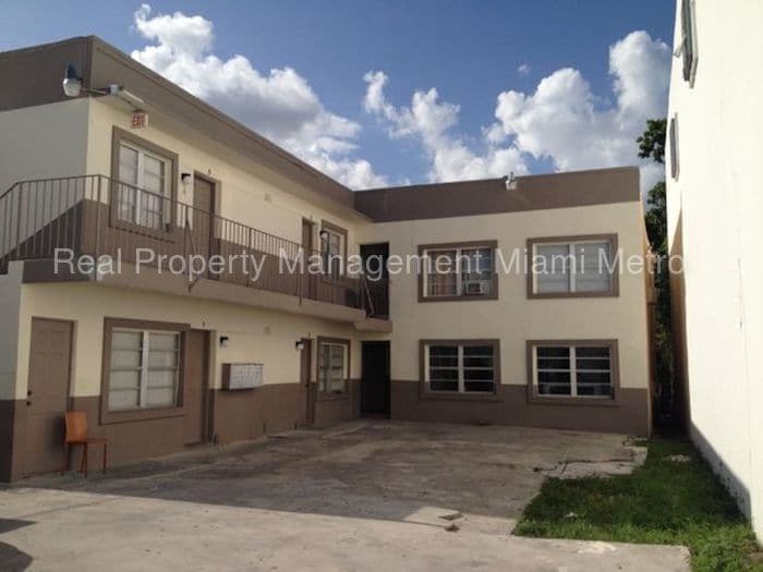 Primary Photo - 119 NW 29th St