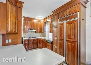 Building Photo - 2 br, 2 bath House - 10 Crestmont Rd Apt 5C