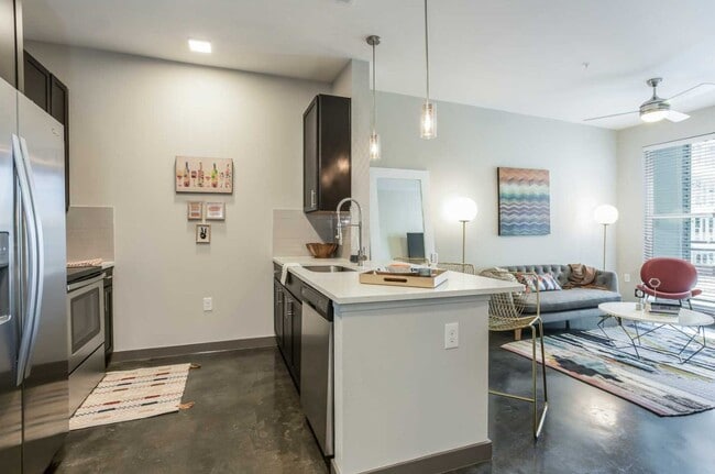 Building Photo - 1111 N Durham Dr