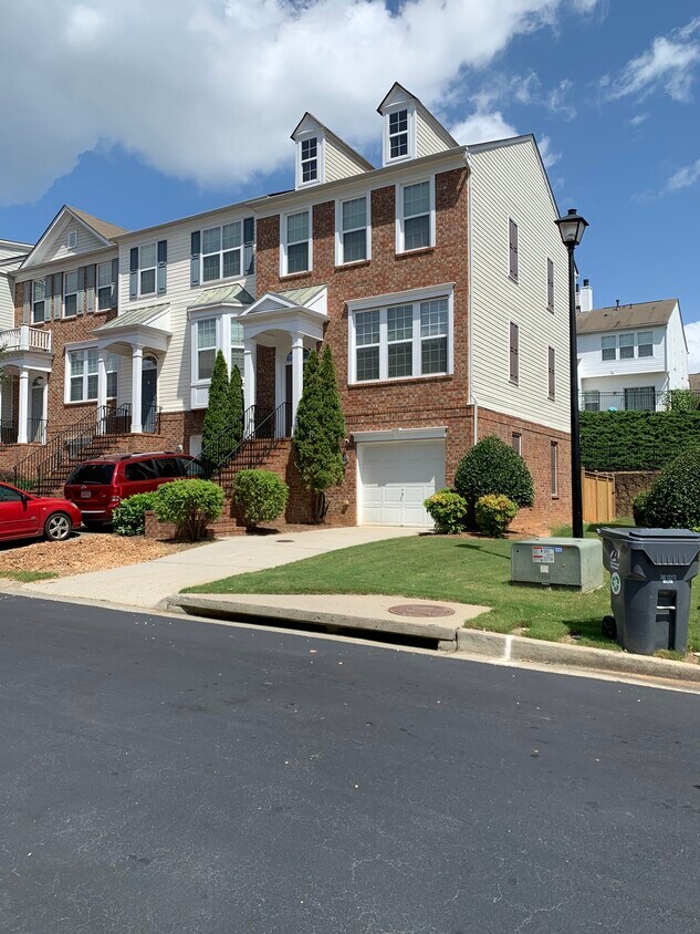 1316 Thornborough Dr, Alpharetta, GA 30004 Townhome Rentals in