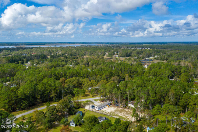 Building Photo - 206 Sandy Run