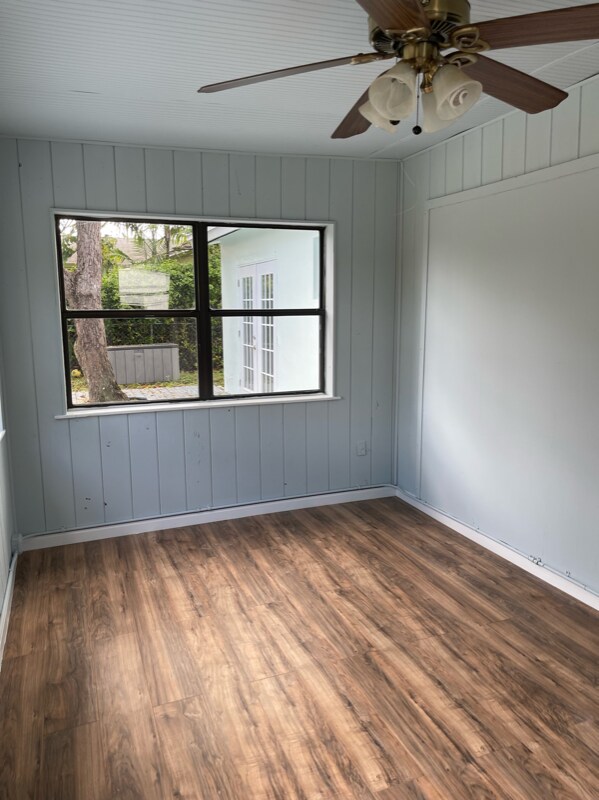 Building Photo - 161 SE 28th Ct