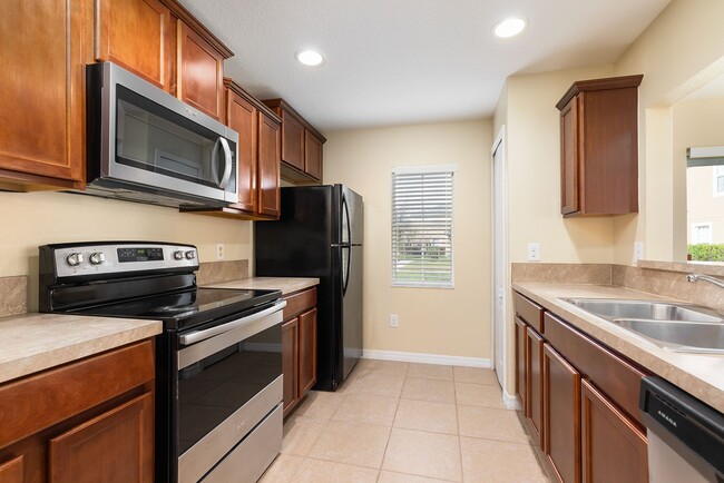 Building Photo - PRISTINE CLEAN 3 BDRM TOWNHOUSE IN SANFORD!