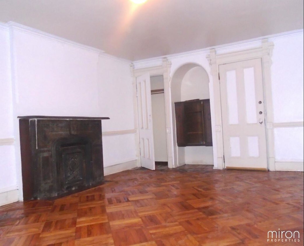 Primary Photo - 349 Quincy St