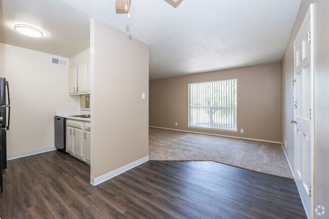 1BR, 1BA - 640SF - Dining Room - North Park Apartments