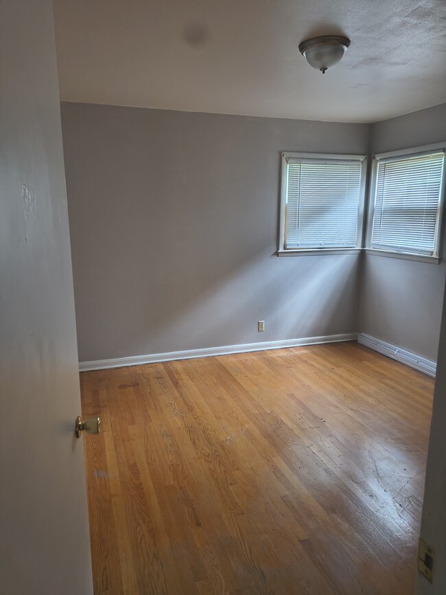 Building Photo - 5825 N 76th St