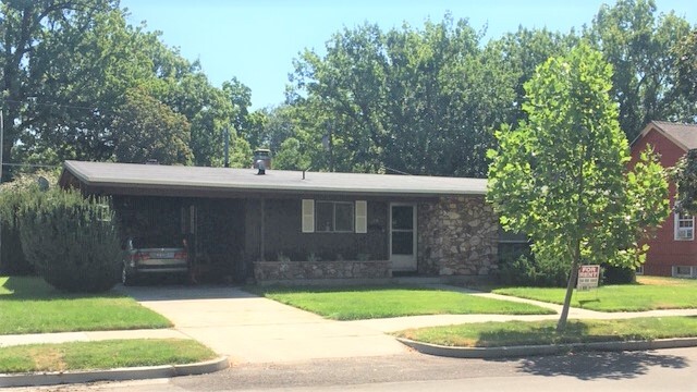 Frente que muestra la cochera - 1020 N 20th St