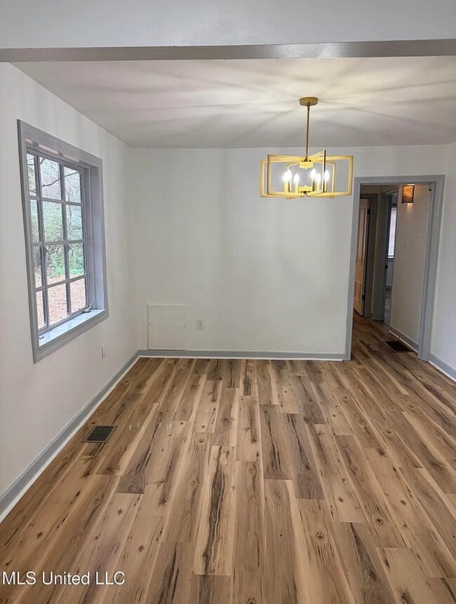 Building Photo - 4352 Ridgewood Cir