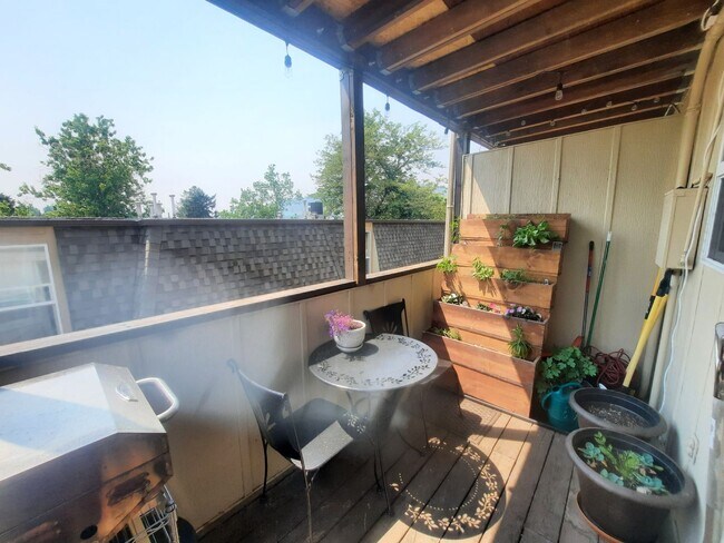 Foto del edificio - Central a/c & heating | Off-street parking | Close to downtown Golden