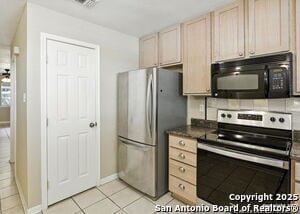 Building Photo - 661 Floral Cir