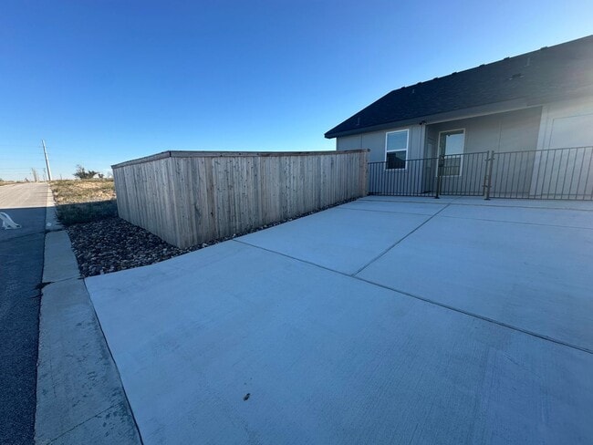 Foto del edificio - AVAILABLE NOW!