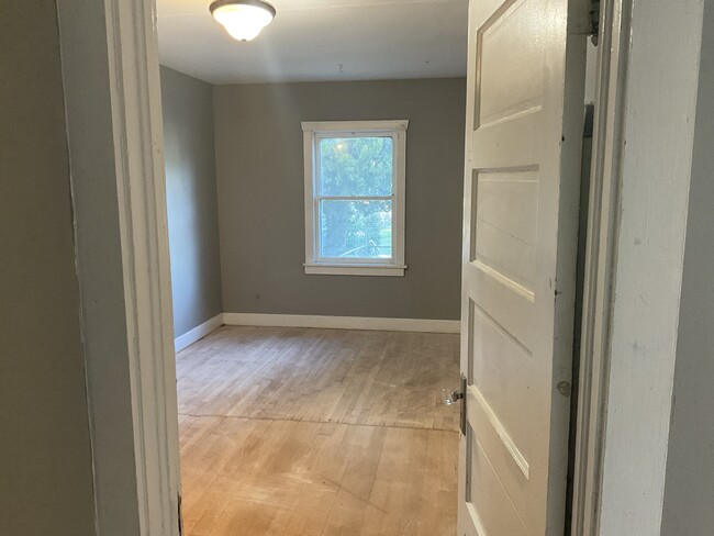 Master Front room - 1114 S 19th Ave