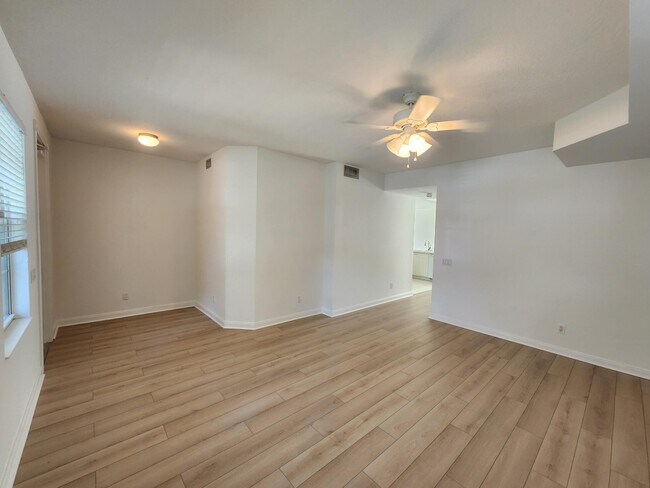 Foto del edificio - 2761 E Community Dr
