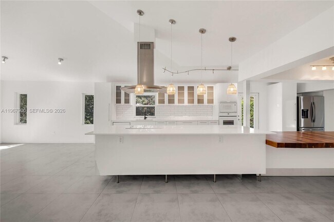 Foto del edificio - 801 NE 118th St