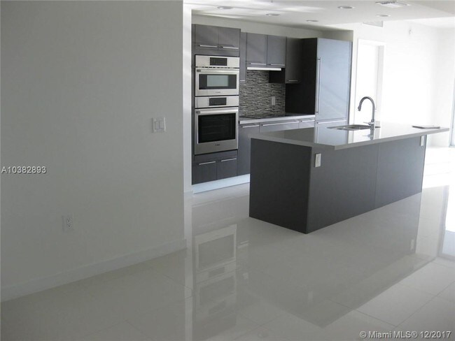 Foto del edificio - 7751 NW 107th Ave