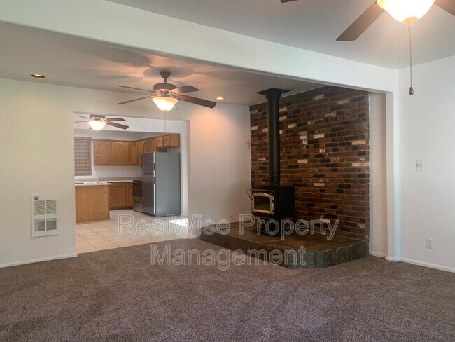 Building Photo - 4071 Woodland Park Rd