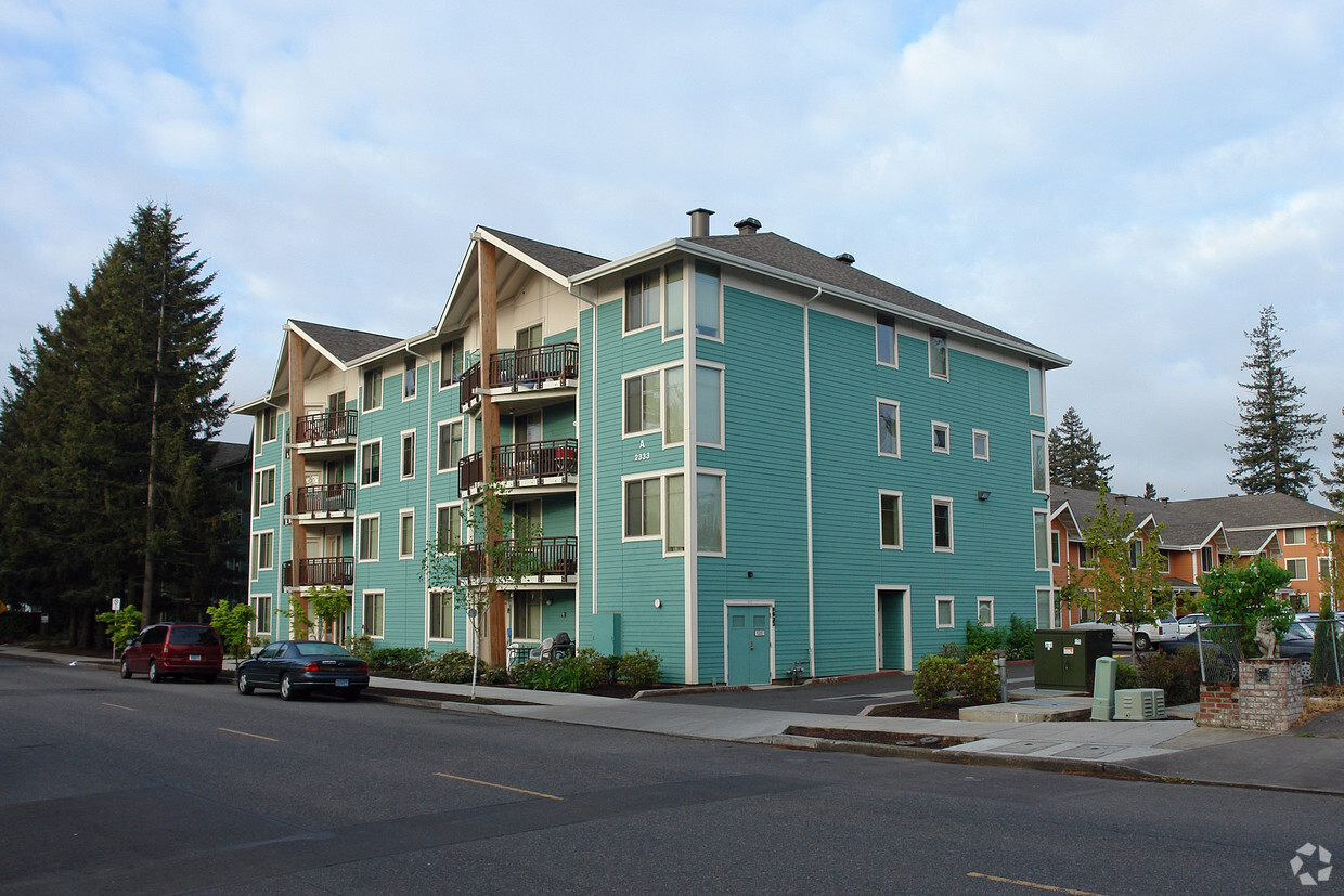 Primary Photo - Lincoln Woods Apartments