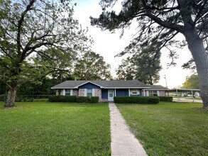 Building Photo - 1015 N Dogwood Ave