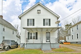 Building Photo - 2785 Deforest Rd SE