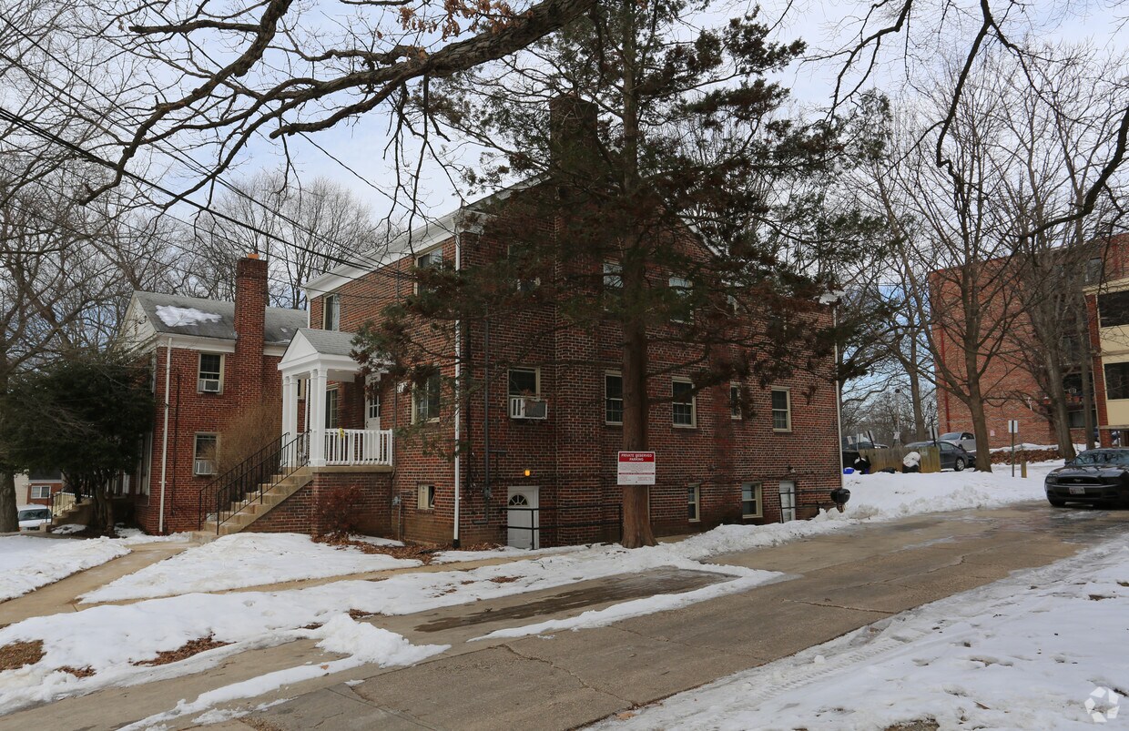 Building Photo - 712 Hudson Ave