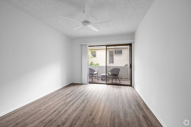 1BR, 1BA - 785SF - Bedroom - Cedar Tropics