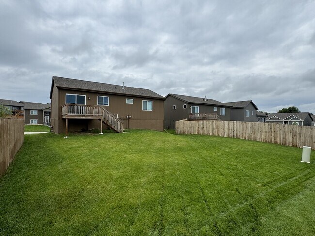 Building Photo - 7905 N 148th St