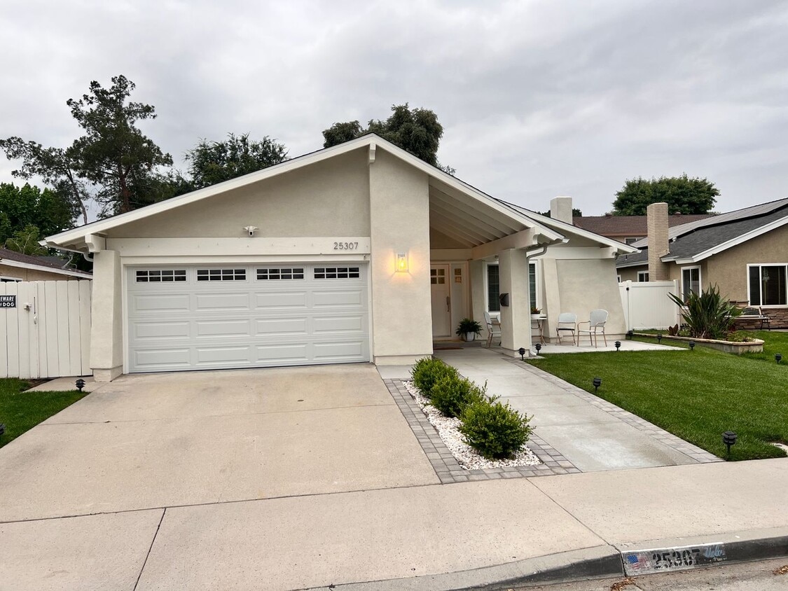 Primary Photo - COMING SOON! Single Story 3 Bedroom Home f...