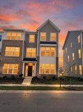 Building Photo - 375 Chesapeake Cmns St